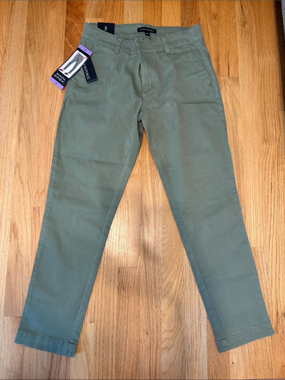 Banana Republic Women’s Cropped Chino Pant - Size 4 Olive Green